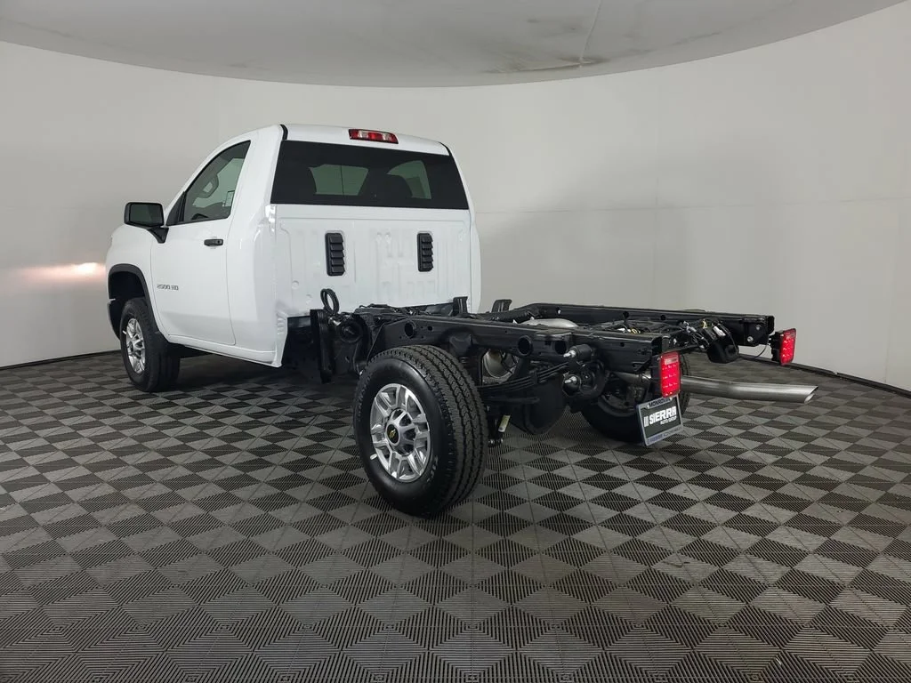 New 2026 Summit White Chevrolet WT image 6