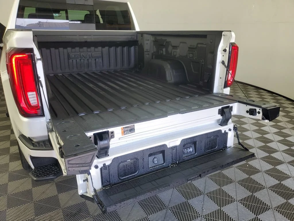 Used 2025 White Frost Tricoat GMC Denali Ultimate image 36