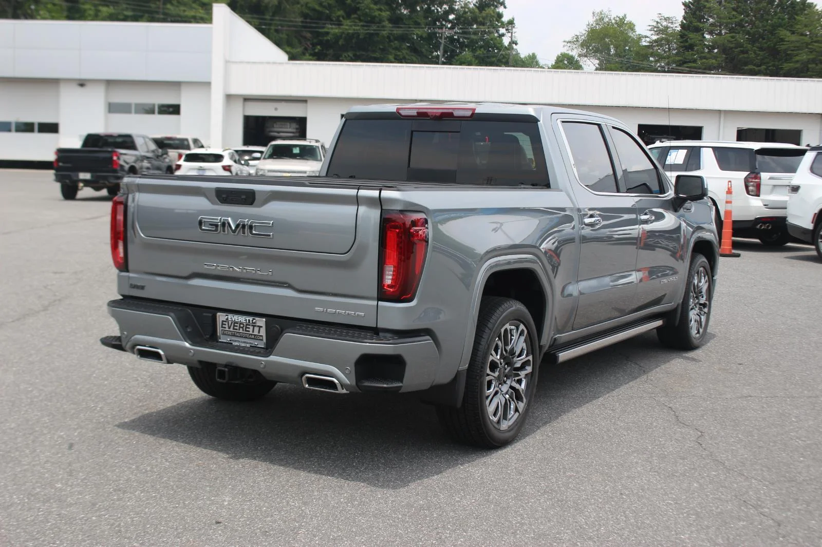 Used 2025 Sterling Metallic GMC Denali Ultimate image 7
