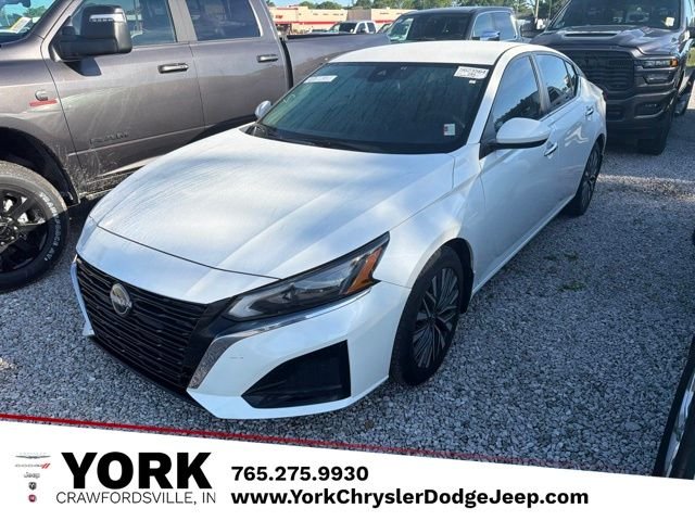 Used 2023 White Nissan 2.5 SV image 1