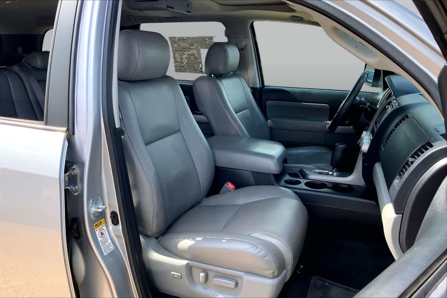 Used 2017 Silver Sky Metallic Toyota SR5 image 9