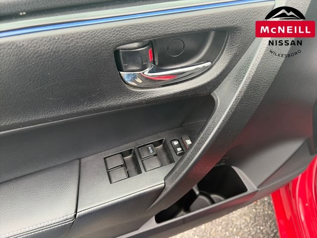 2017 Toyota Corolla SE - Photo 18