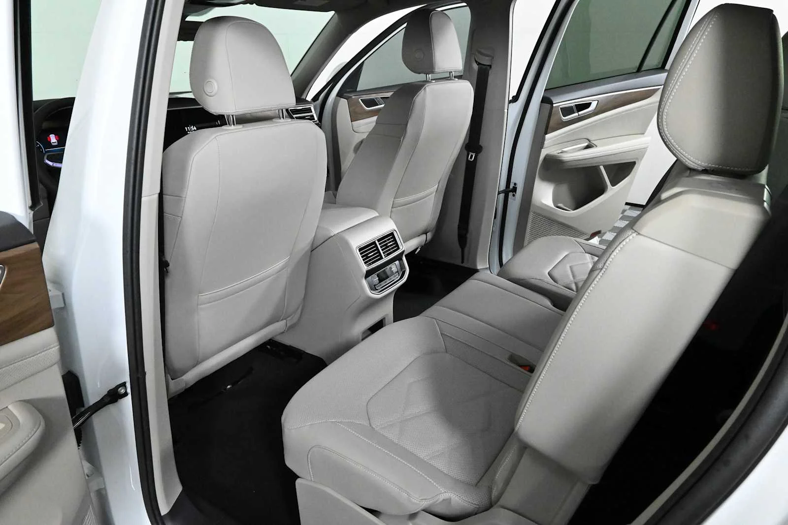 New 2026 Opal White Pearl Volkswagen 2.0T SE image 15