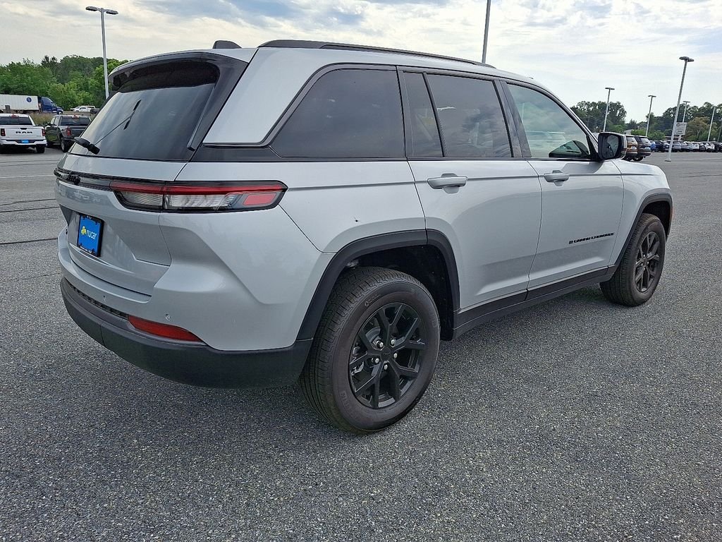 New 2026 Silver Zynith Jeep Altitude image 4