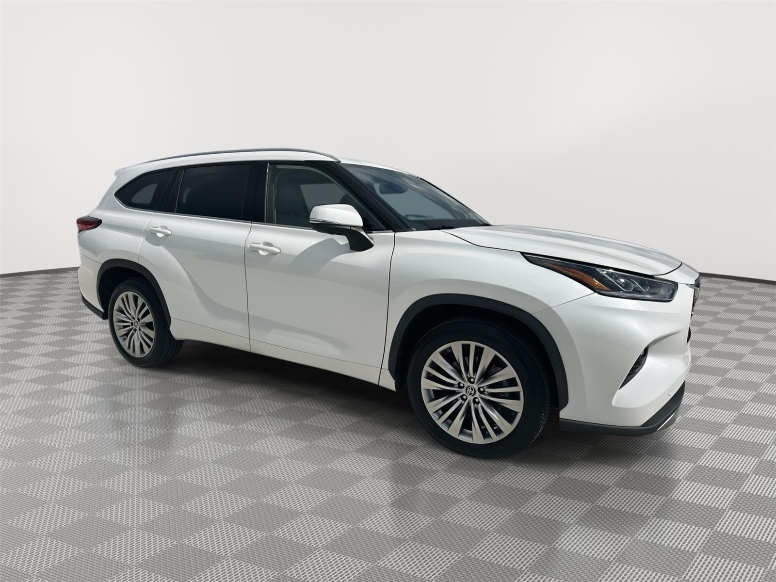 Used 2023 Wind Chill Pearl Toyota Platinum image 3