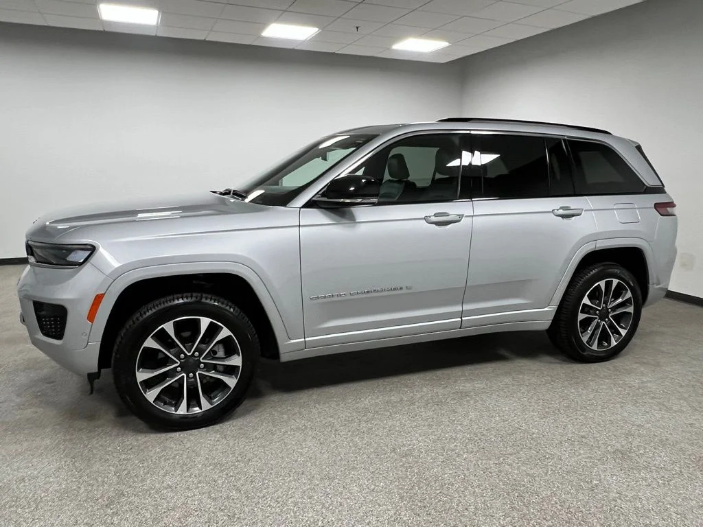 2023 Jeep Grand Cherokee Overland - Photo 7