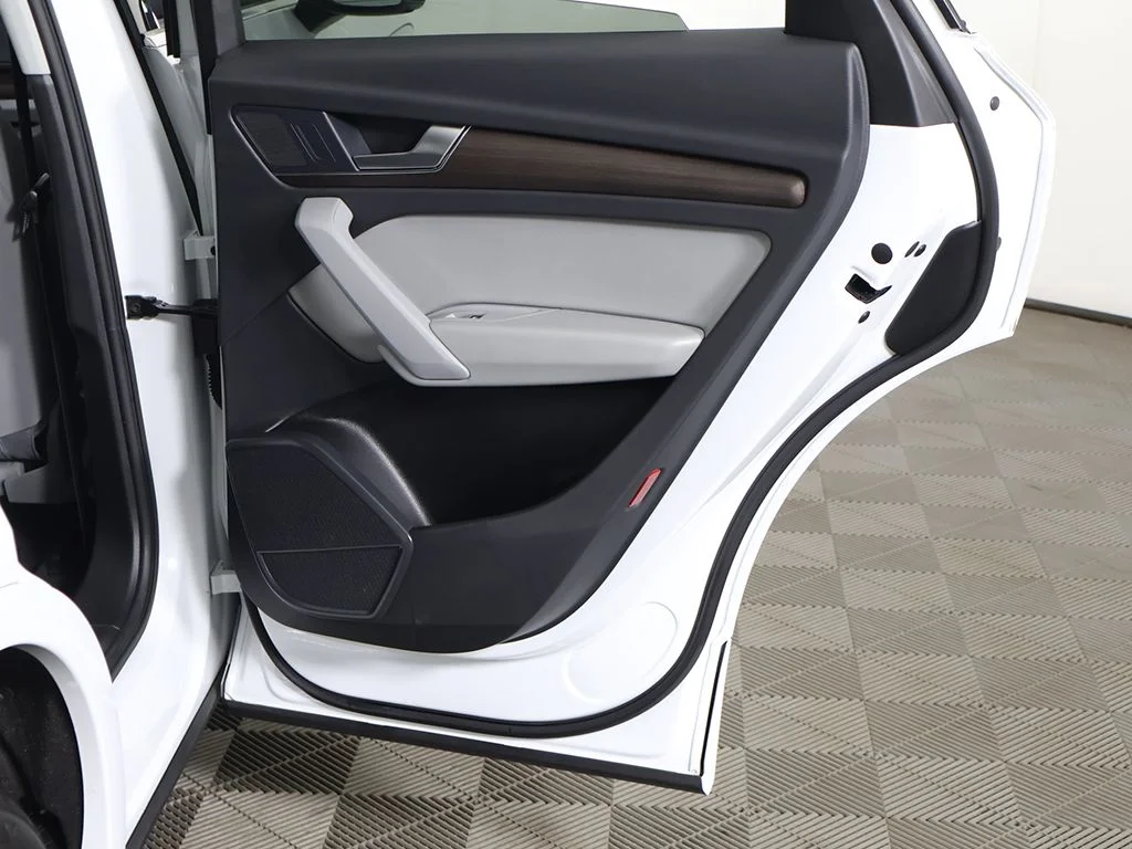 Used 2022 Glacier White Metallic Audi 45 S line Premium image 28