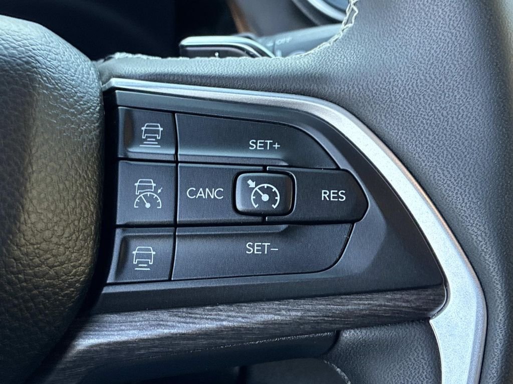 Used 2024 Silver Jeep Limited image 28