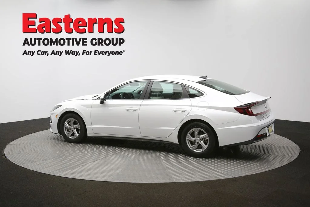 Used 2022 White Hyundai SE image 58