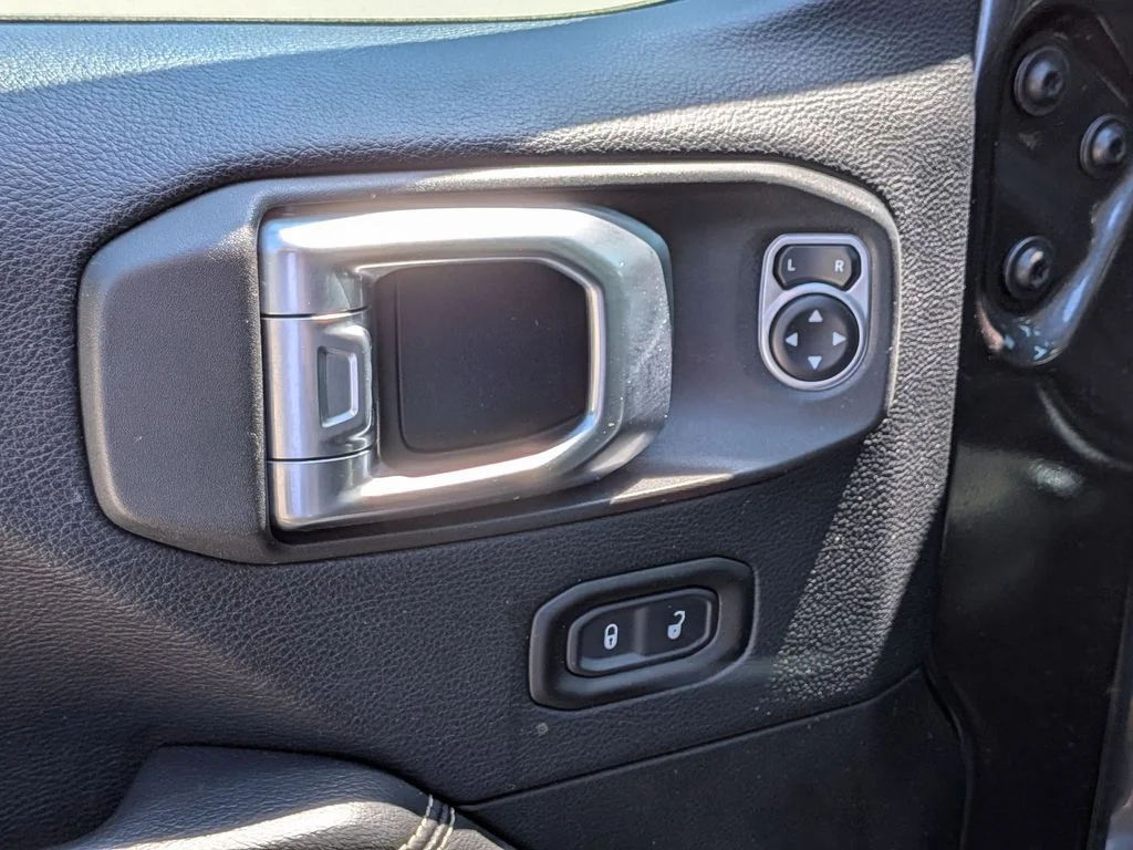 Used 2019 Gray Jeep Unlimited Sahara image 12