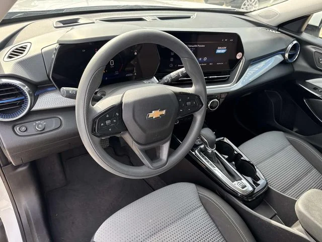 Used 2025 White Chevrolet LT image 31