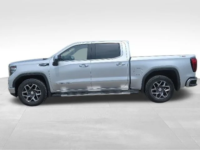 Used 2022 Silver GMC SLT image 6