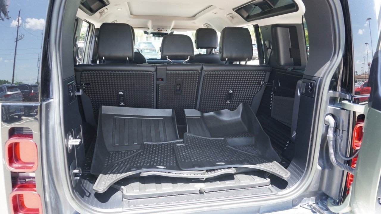 Used 2023 Green Land Rover S image 36