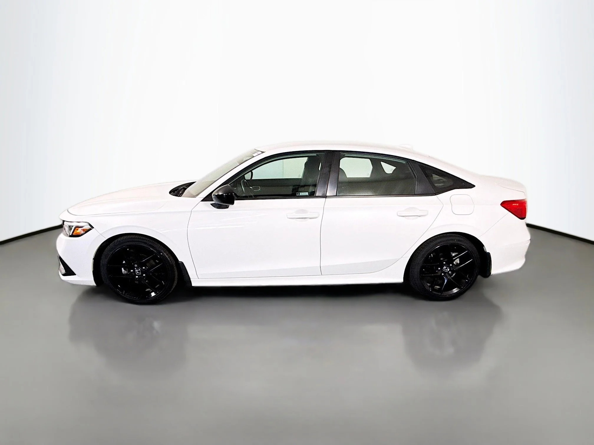 Used 2023 Platinum White Pearl Honda Sport image 4