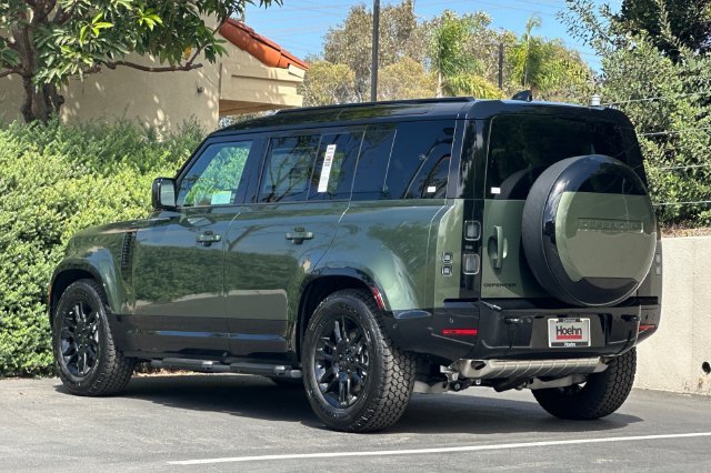 New 2026 Woolstone Green Land Rover X-Dynamic SE image 3