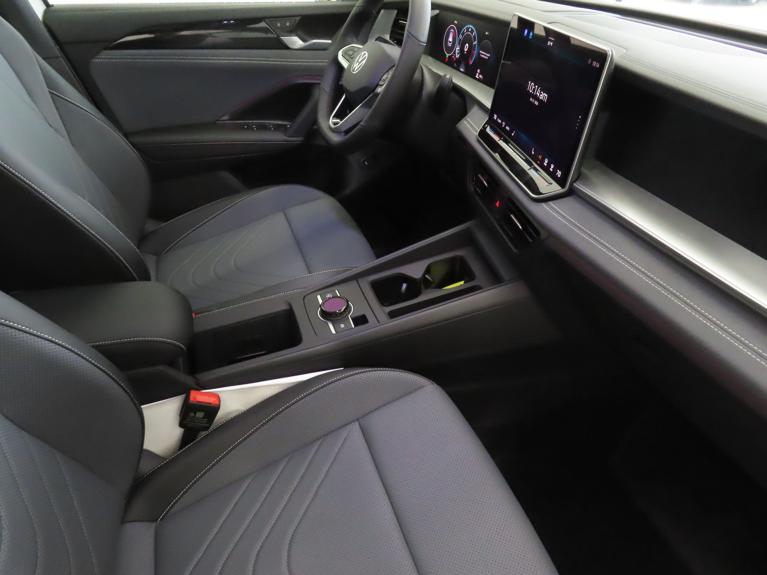 New 2026 White Volkswagen 2.0T SE R-Line Black image 25
