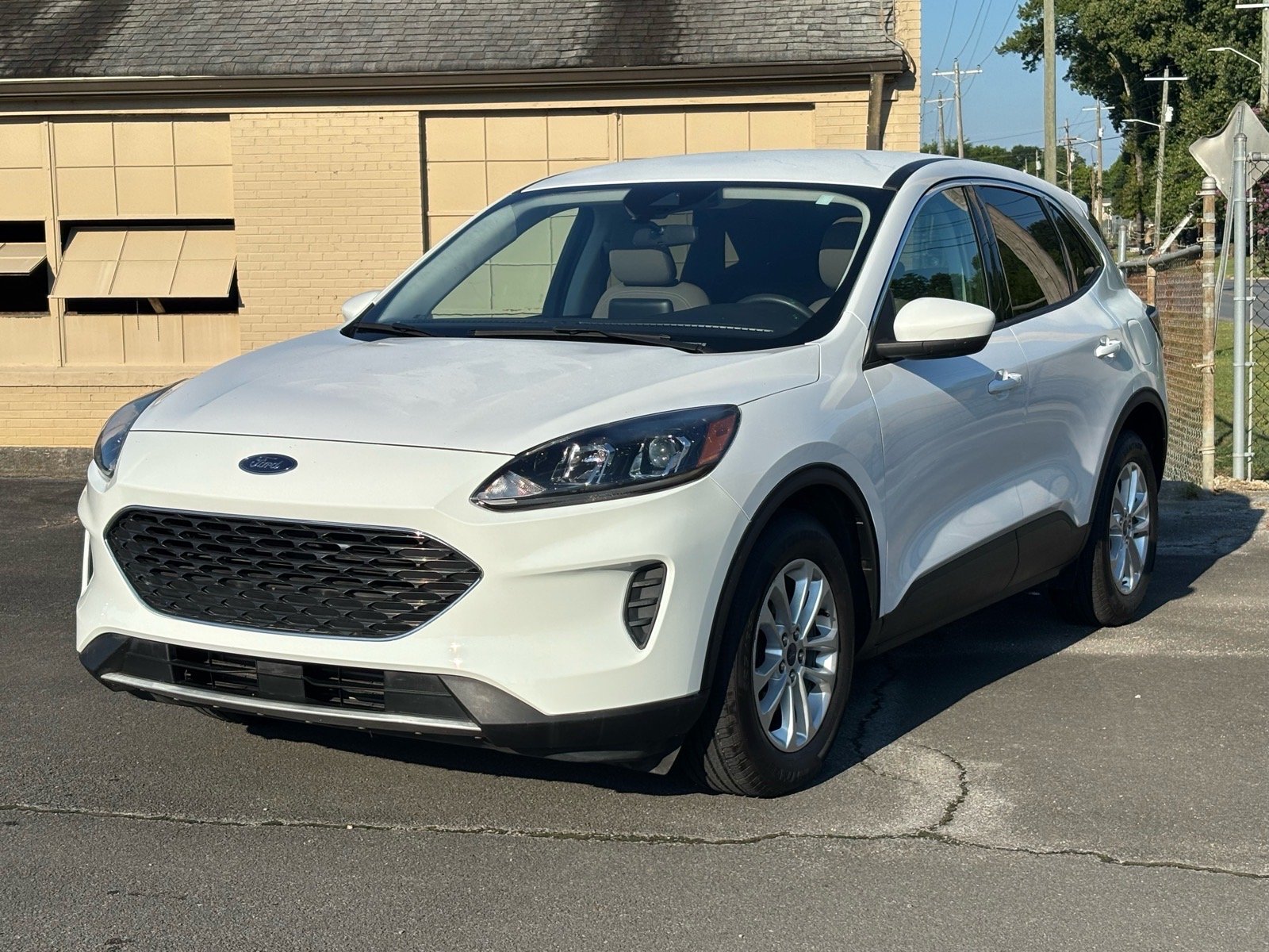 Used 2022 Ford Escape SE with VIN 1FMCU0G63NUA47739 for sale in Calhoun, GA