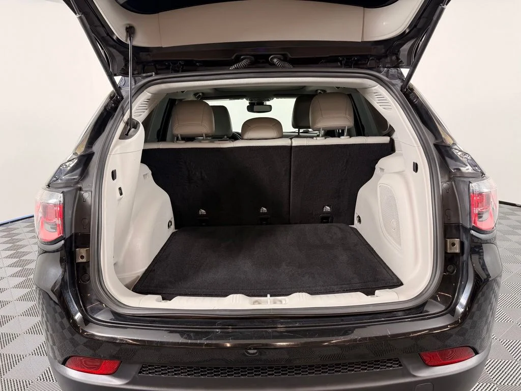 Used 2022 Black Jeep Latitude image 12