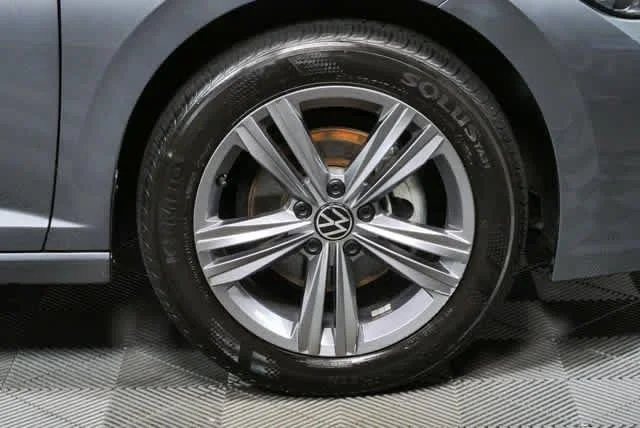Certified Used 2024 Platinum Gray Metallic Volkswagen SE image 6