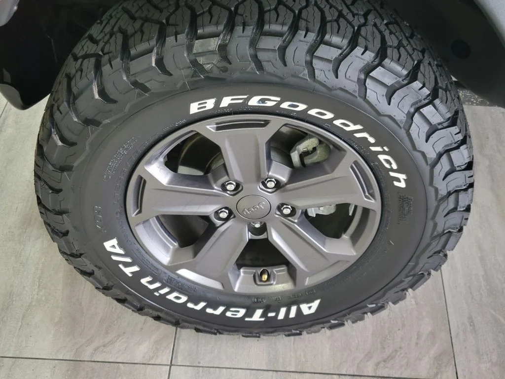 Used 2017 Gray Jeep Sport image 8