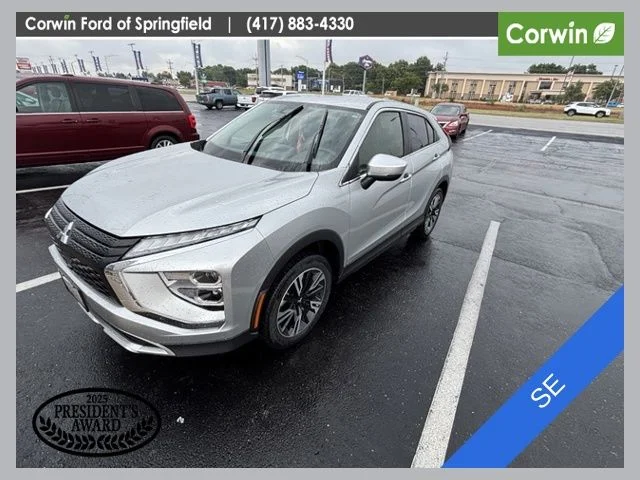 Used 2023 Silver Mitsubishi SE image 1