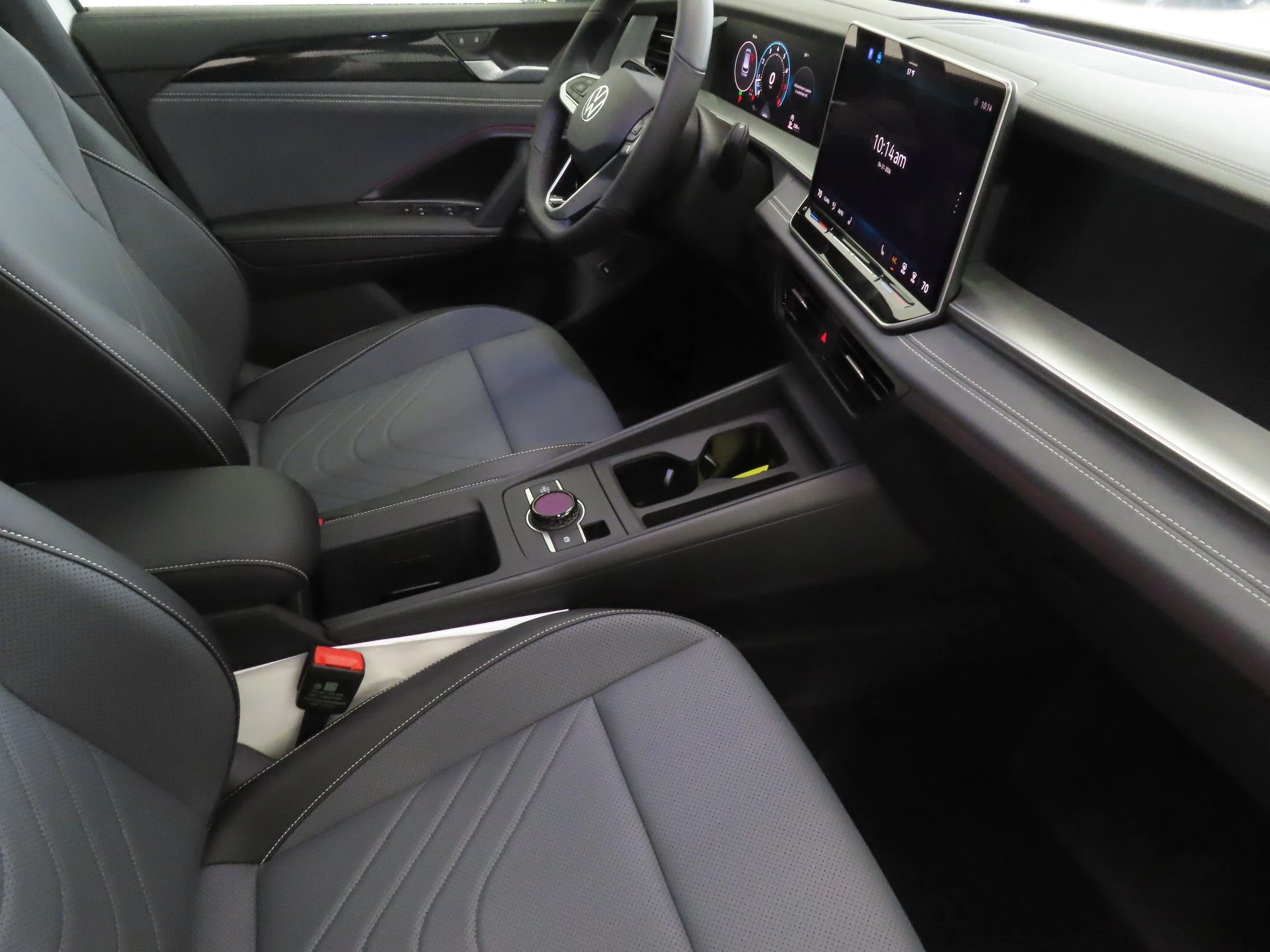 New 2026 White Volkswagen 2.0T SE R-Line Black image 25