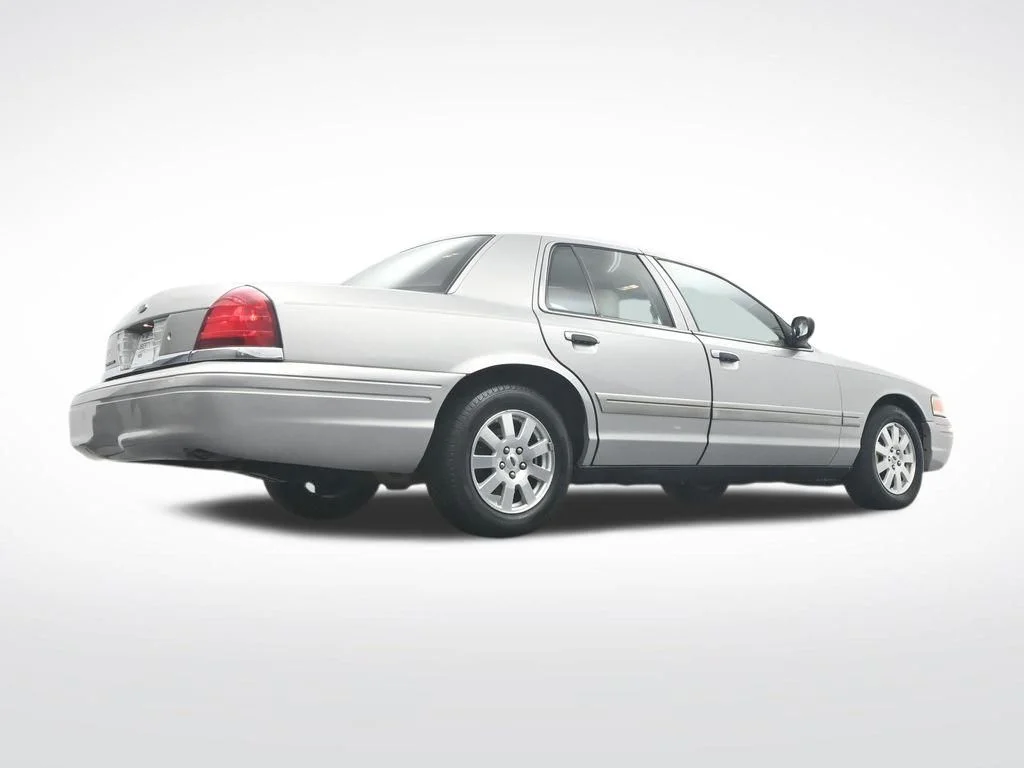 Used 2006 Silver Ford LX image 35
