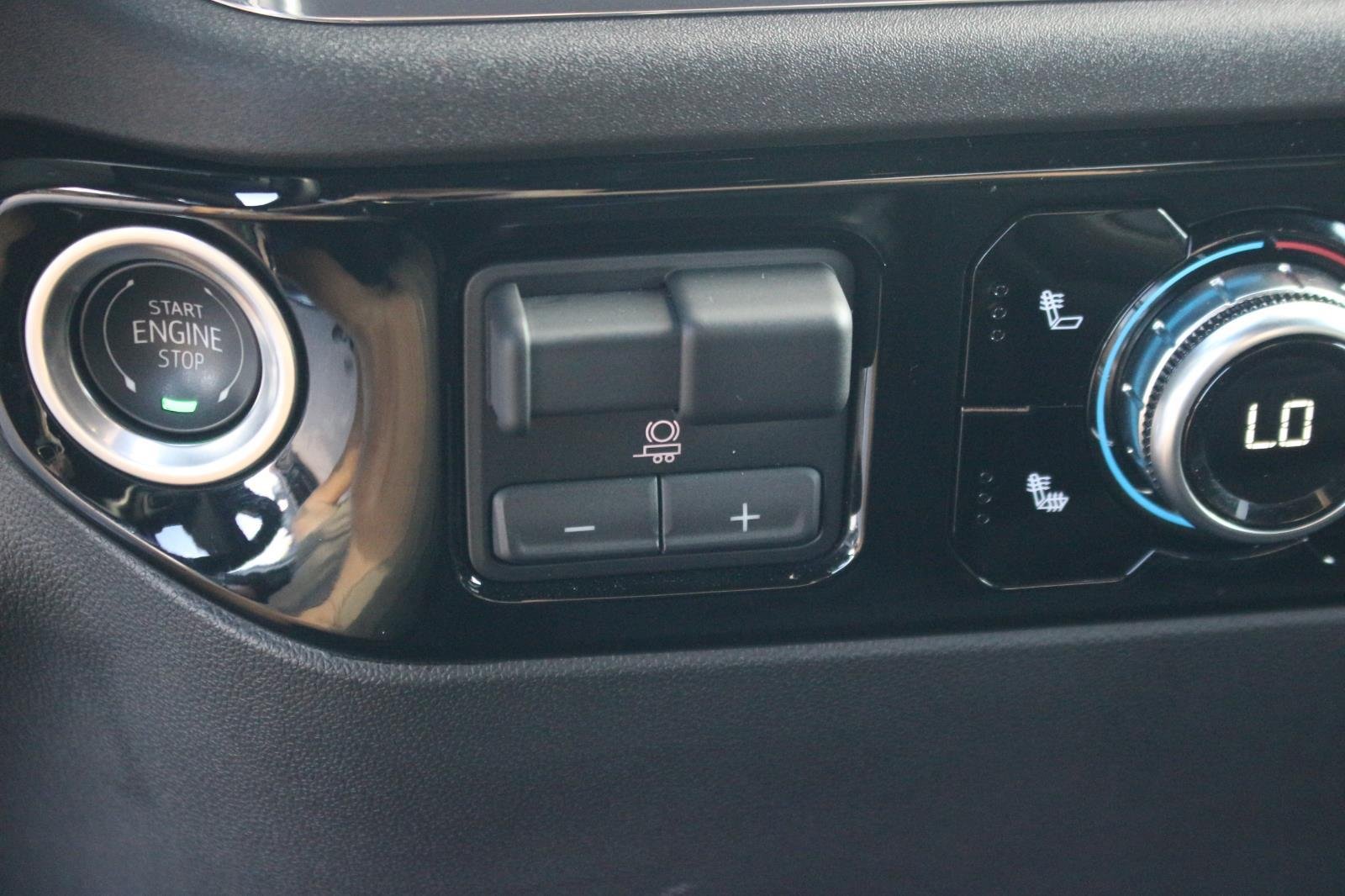 Used 2024 Summit White GMC Elevation image 27