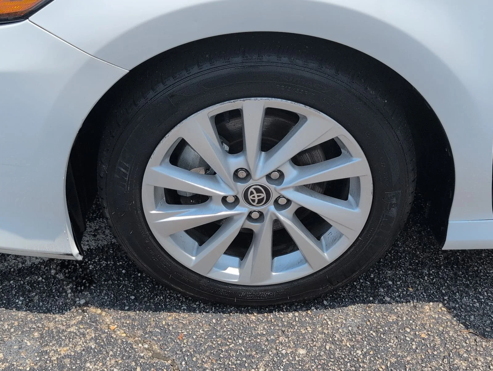 Used 2021 White Toyota LE image 11