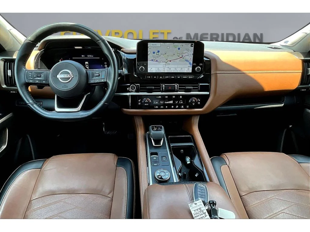 Used 2023  Nissan Platinum image 13