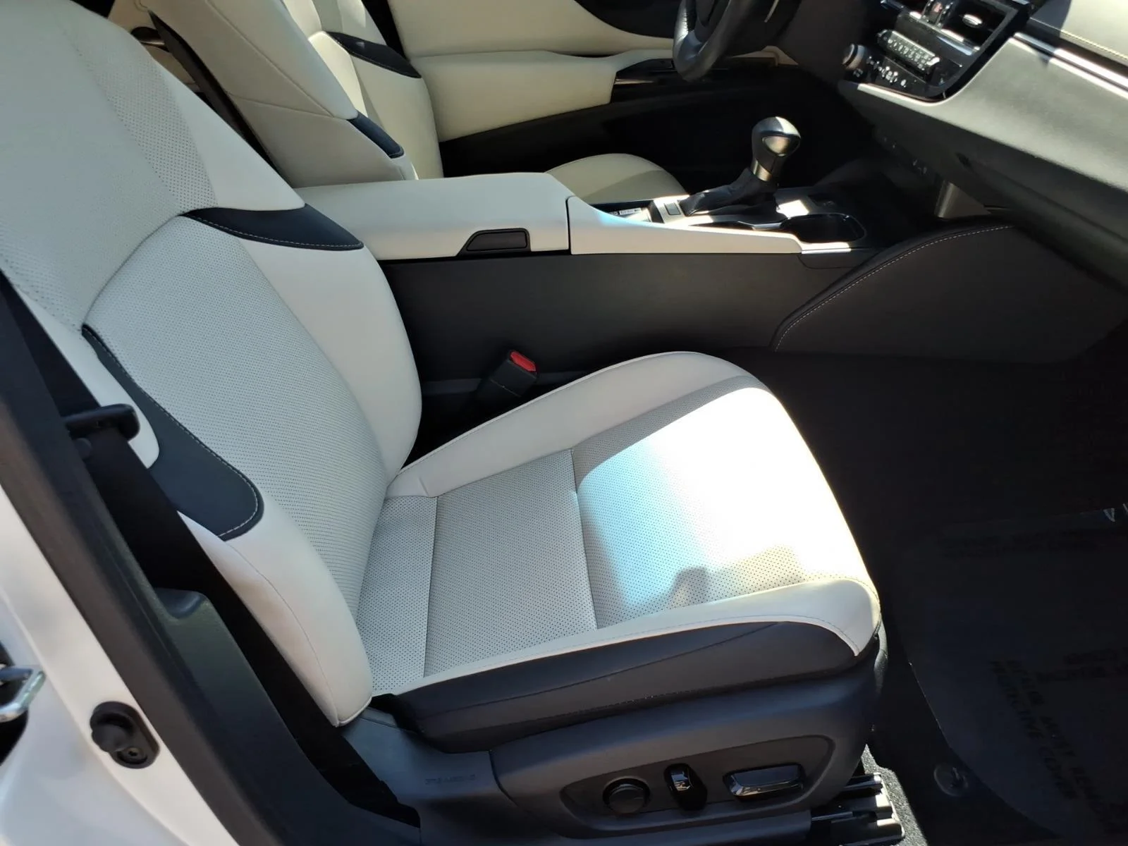 Used 2023 Eminent White Pearl Lexus ES 350 image 23