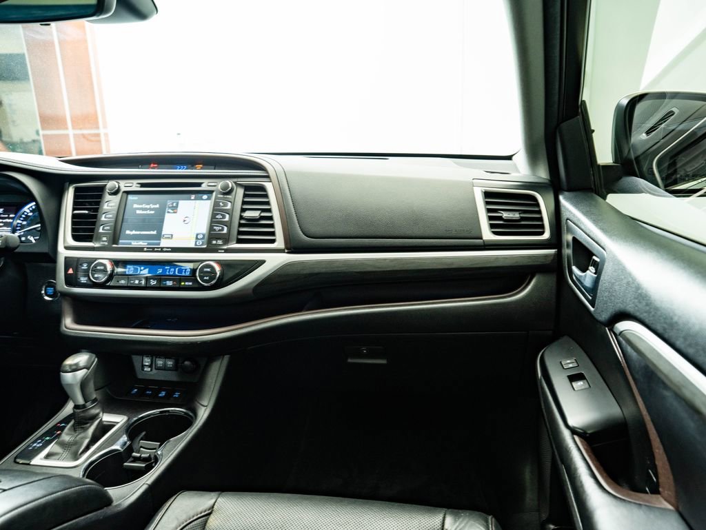 Used 2017 Blizzard Pearl Toyota Limited image 51