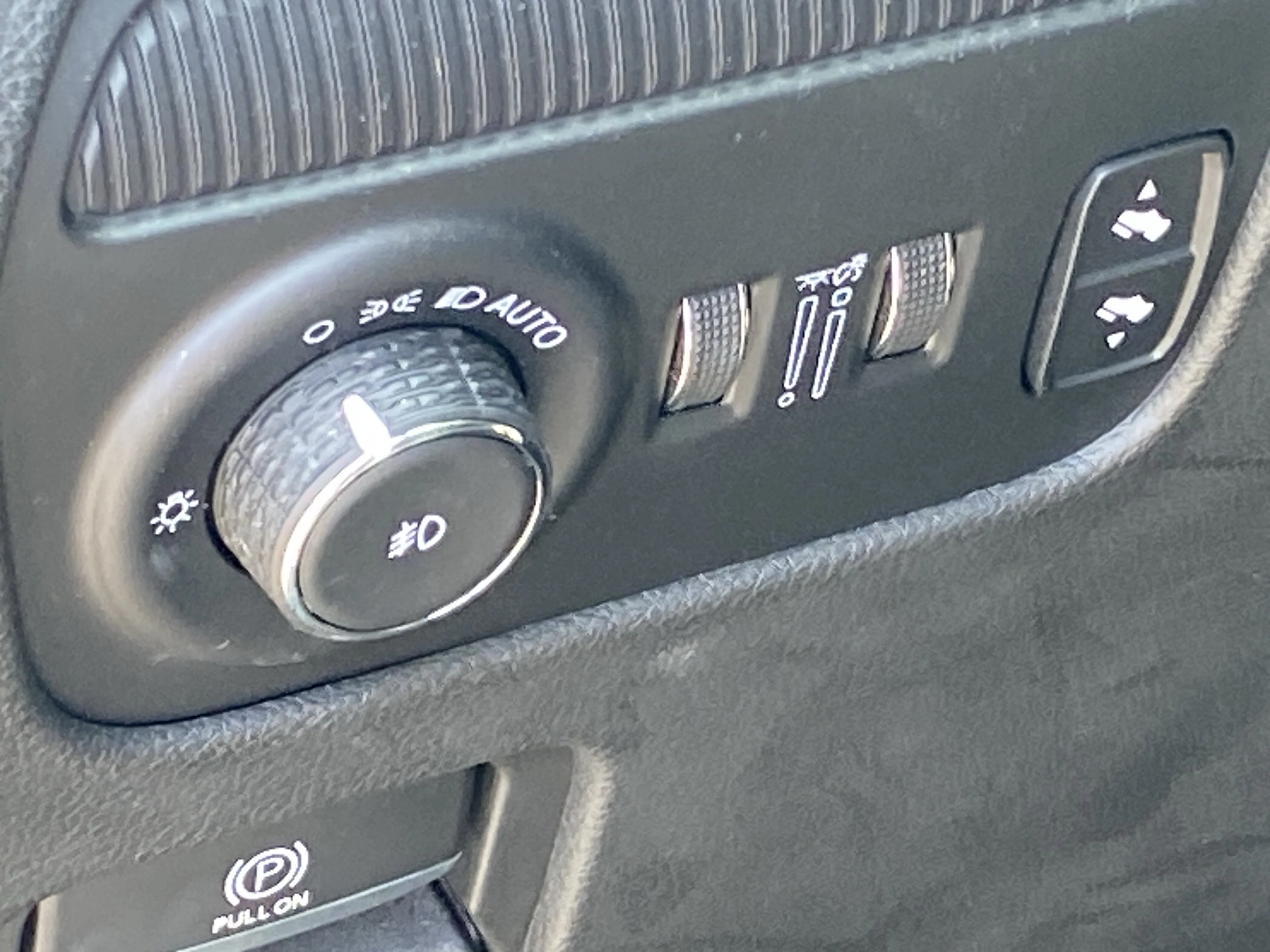 Used 2023 Diamond Black Crystal Pearlcoat Jeep Series III image 27