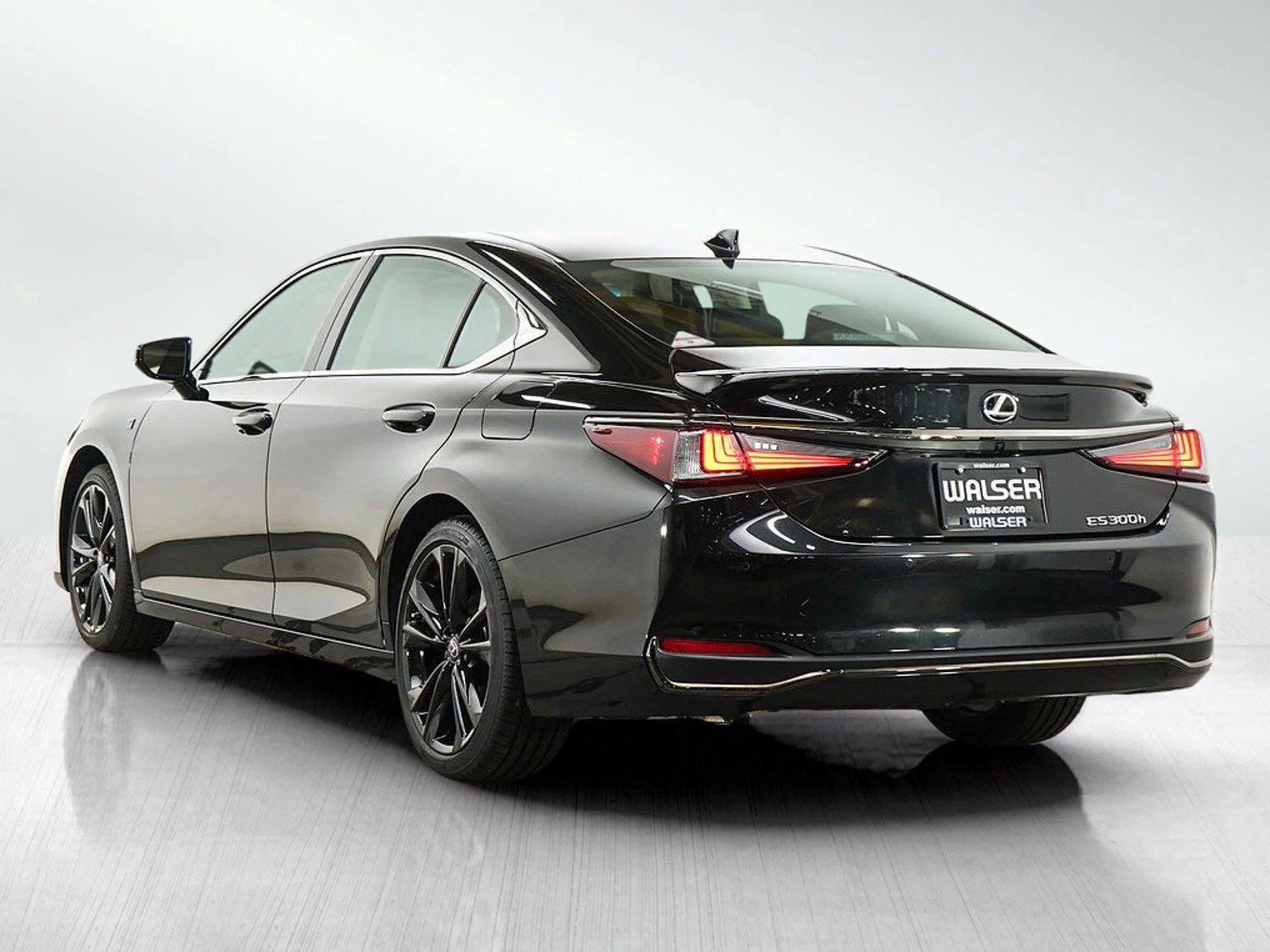 Used 2025 Obsidian Lexus 300h F SPORT Handling image 3