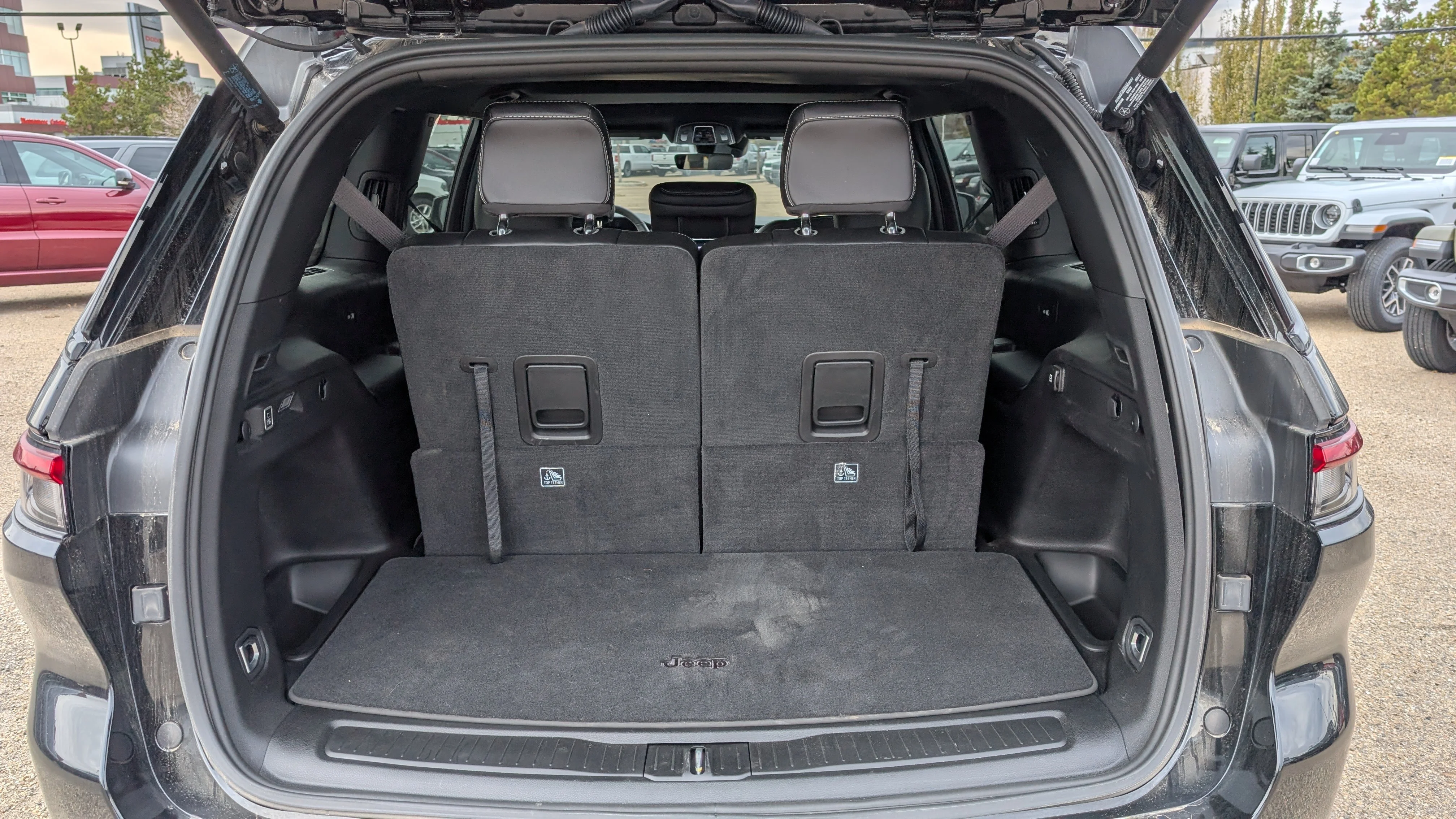 New 2025 Diamond Black Crystal Pearl Jeep Altitude image 7