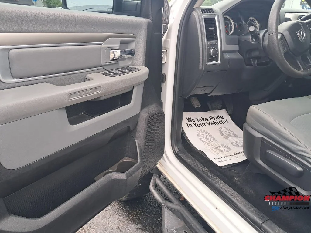 Used 2016 White Ram SLT image 11