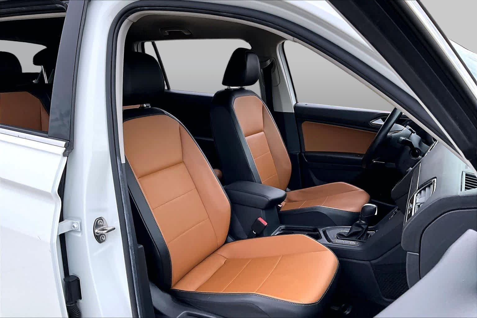Used 2018 Pure White Volkswagen SE image 9