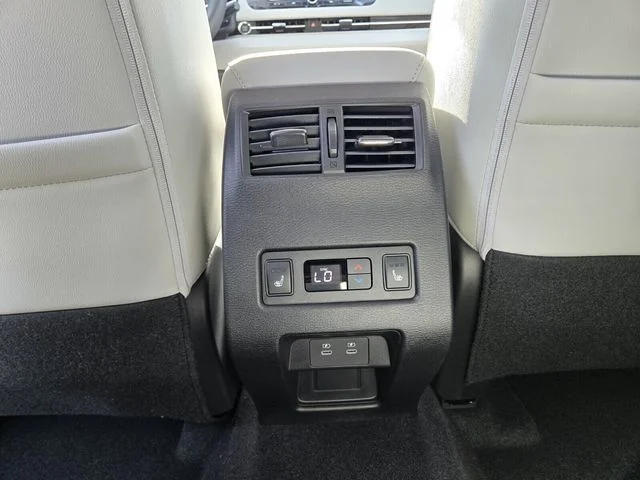 2026 Mitsubishi Outlander SEL - Photo 11