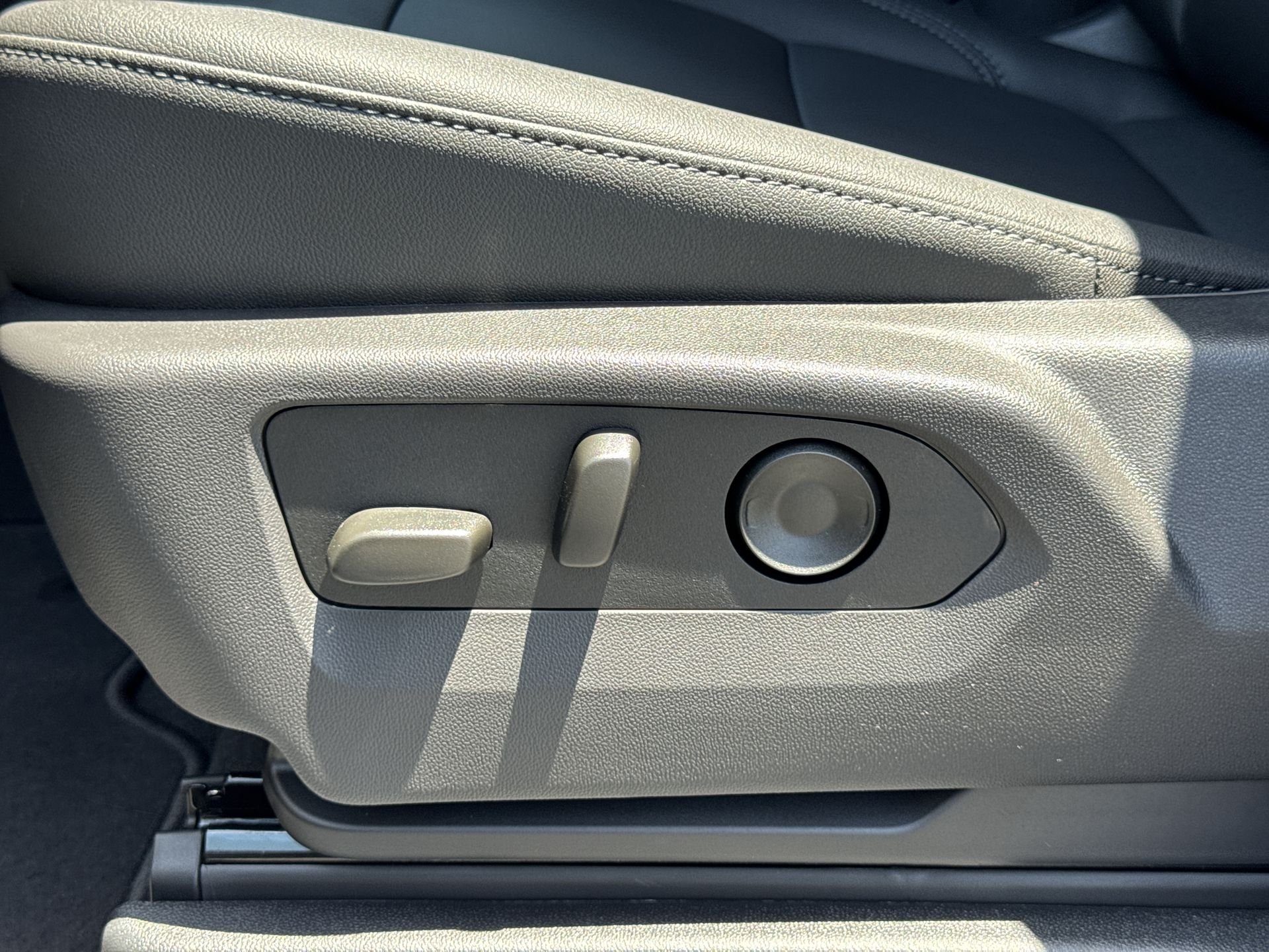 2026 Chevrolet Suburban LT - Photo 32