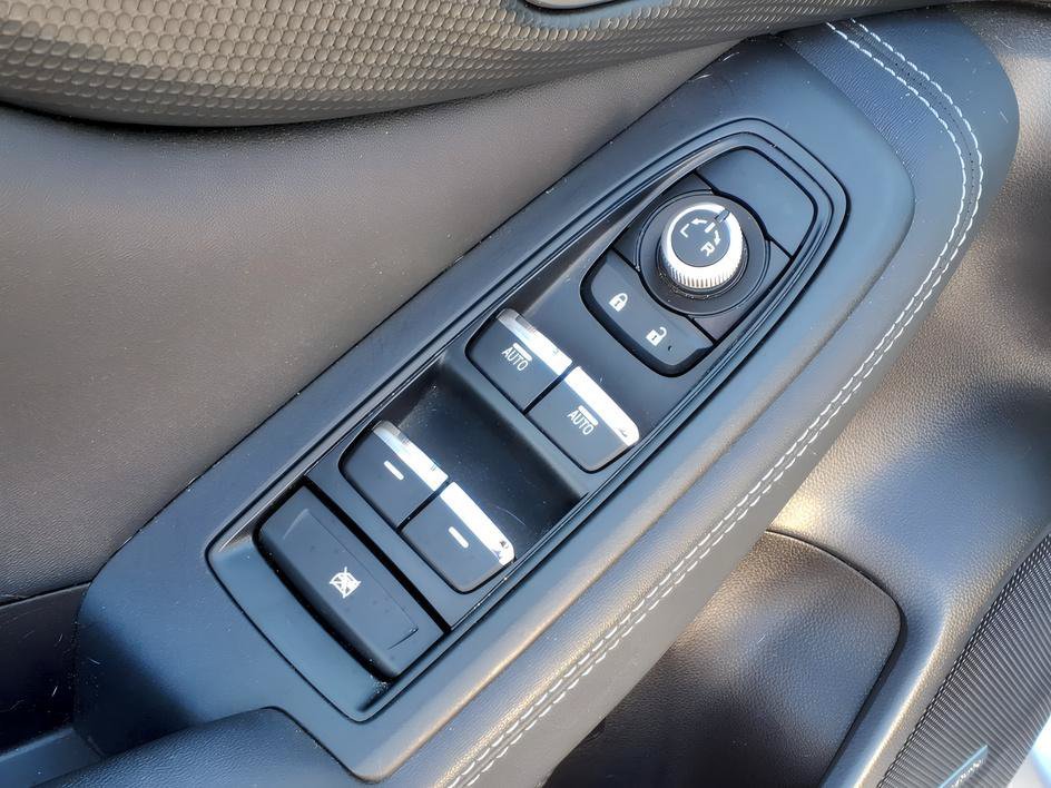 Used 2020 Ice Silver Metallic Subaru Limited image 19