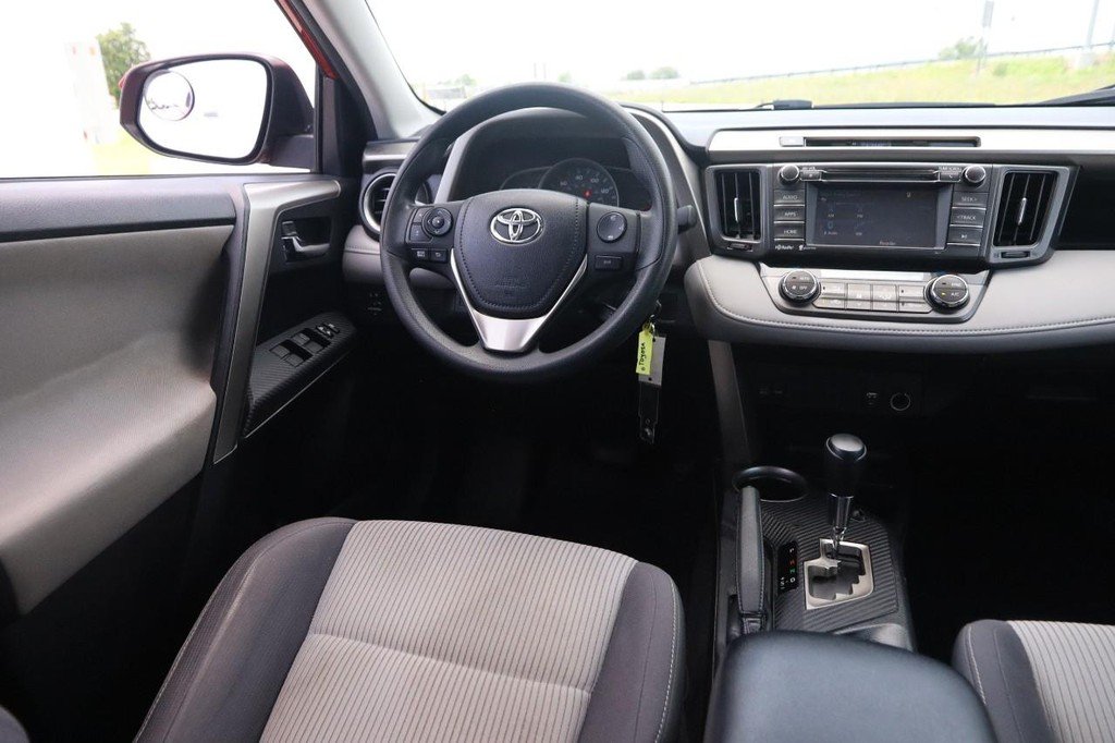 Used 2014 Barcelona Red Metallic Toyota FWD 4dr XLE (Natl) image 21