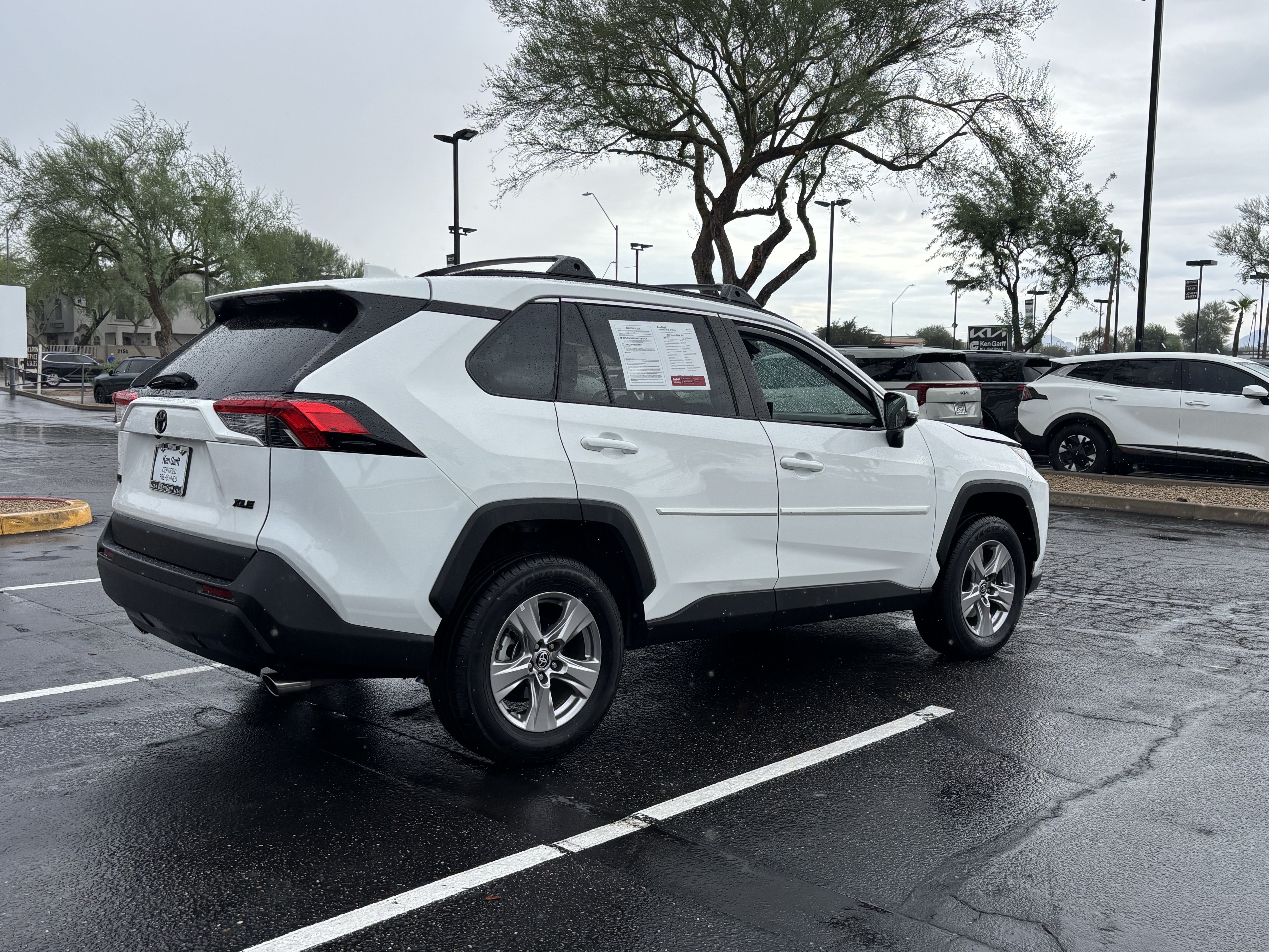 Used 2022 White Toyota XLE image 3