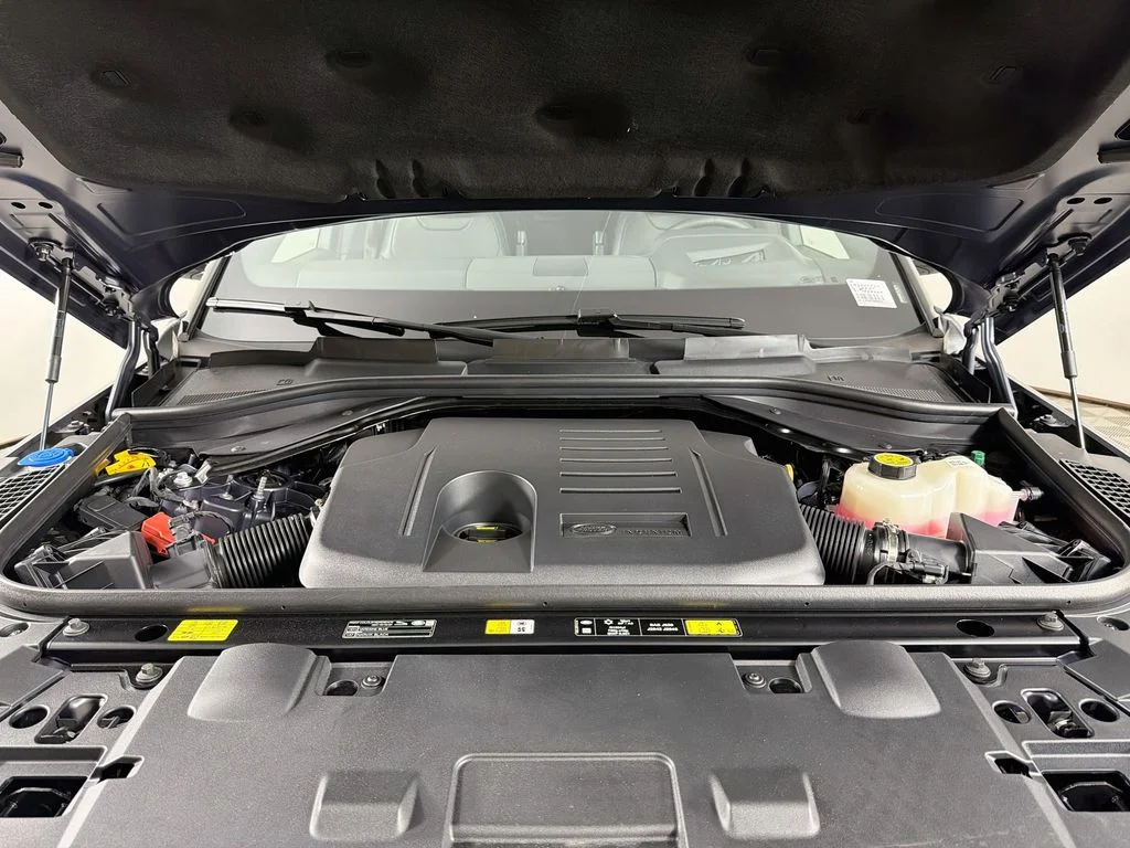 New 2026 Varesine Blue Land Rover Dynamic SE image 32
