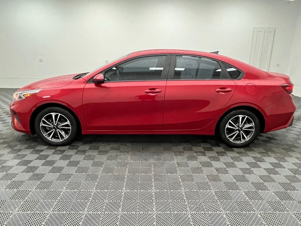 Used 2023 Currant Red Kia LXS image 12