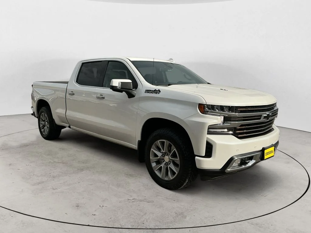 Used 2022 Beige Chevrolet High Country image 3