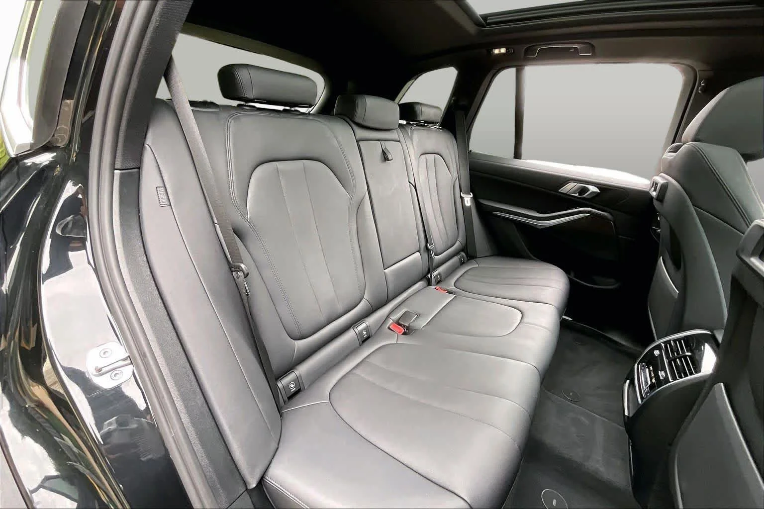 Used 2022 Black Sapphire Metallic BMW xDrive40i image 19