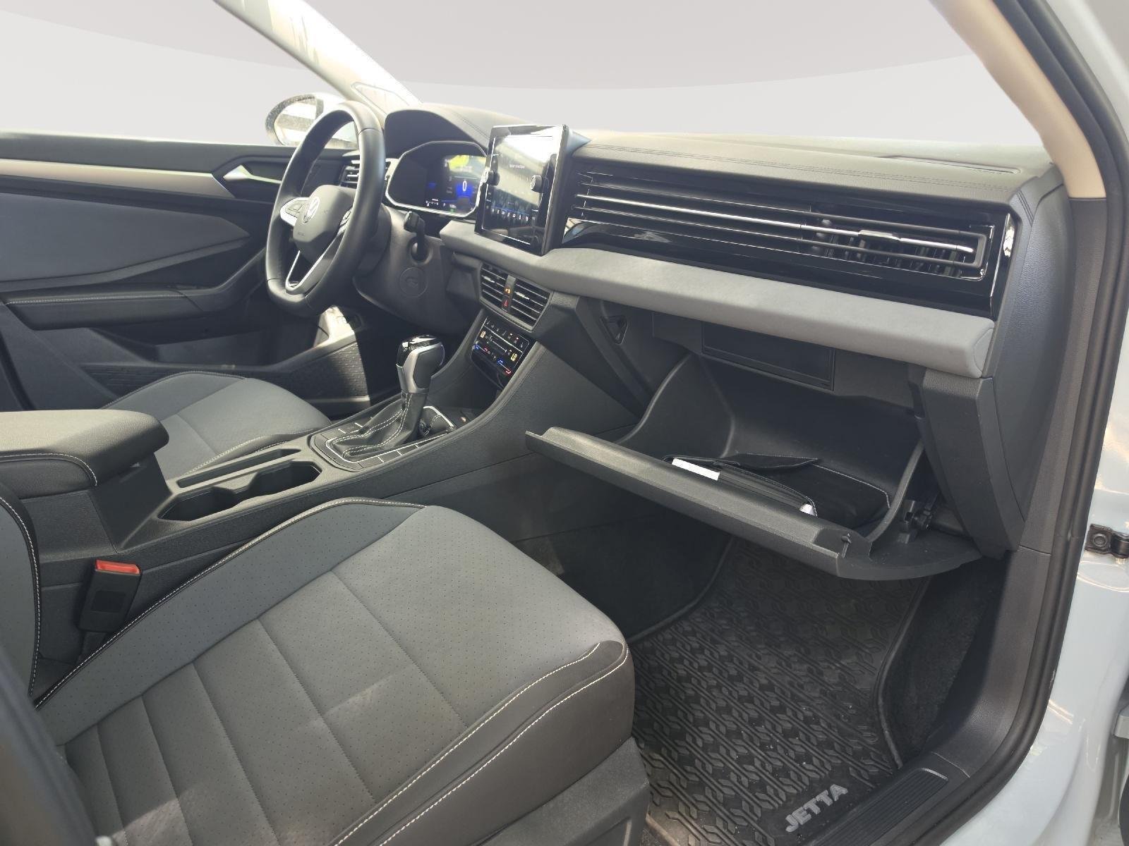 Used 2025 Monument Gray Volkswagen SE image 18