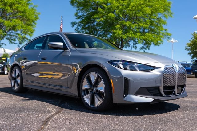 New 2026 Skyscraper Grey Metallic BMW xDrive40 image 8