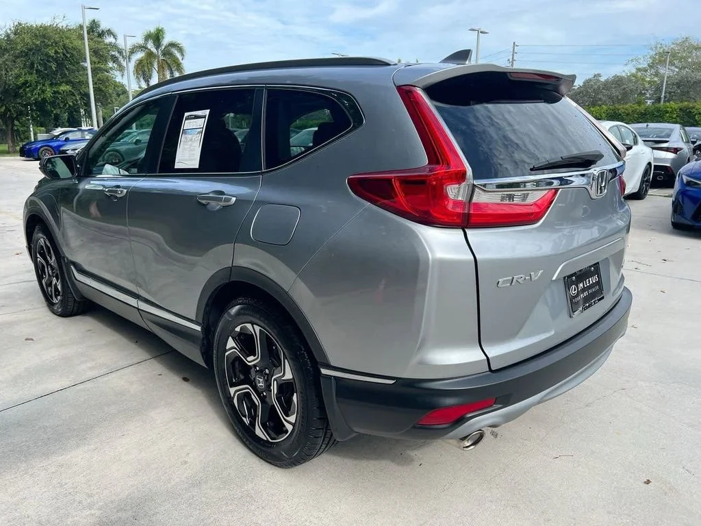Used 2019 Lunar Silver Metallic Honda Touring image 5