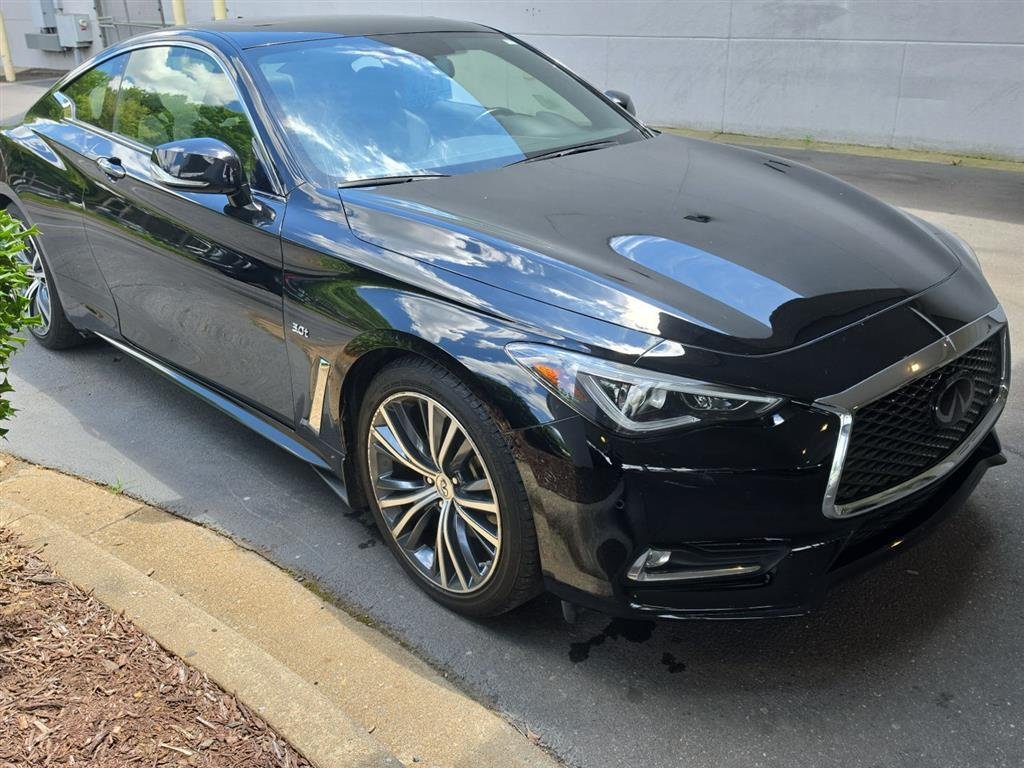 Used 2019  INFINITI 3.0T Luxe image 2